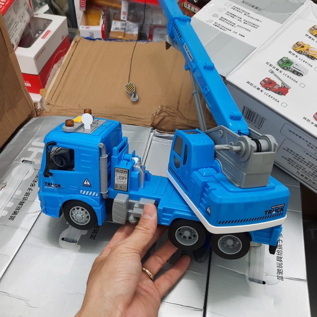 Xe cẩu móc đồ chơi trẻ em mô hình tỉ lệ 1:16 bằng nhựa ABS có âm thanh và đèn