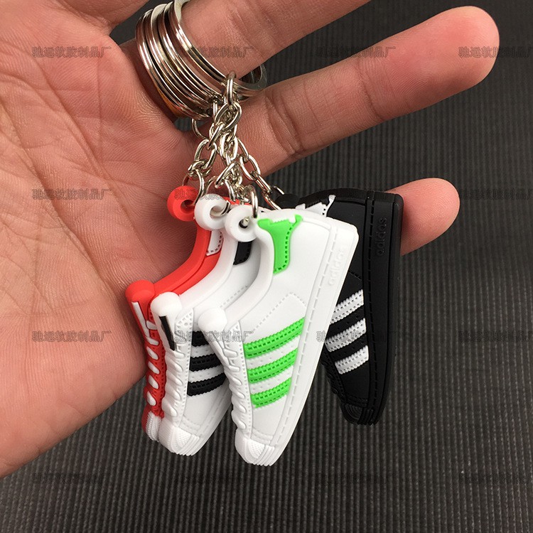 Móc Khóa Giày Adidas Trắng Sọc