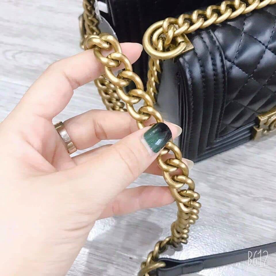 Túi Đeo Chéo Chờ Neo Boy Viền Xích Size 20 &amp; Size 25 Kèm Hộp Chanh Xả