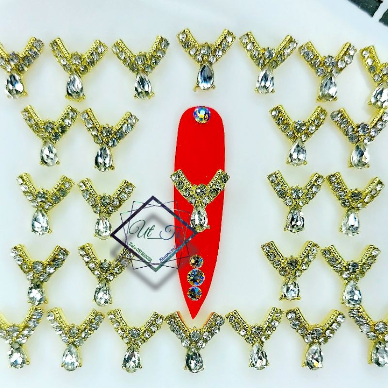 2 charm nail Y vàng đá mã 18