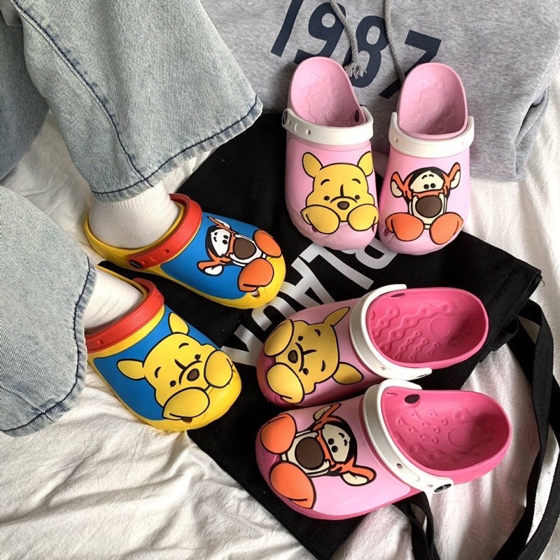 Dép Quai Ngang Họa Tiết Gấu Pooh Dễ Thương FT2463