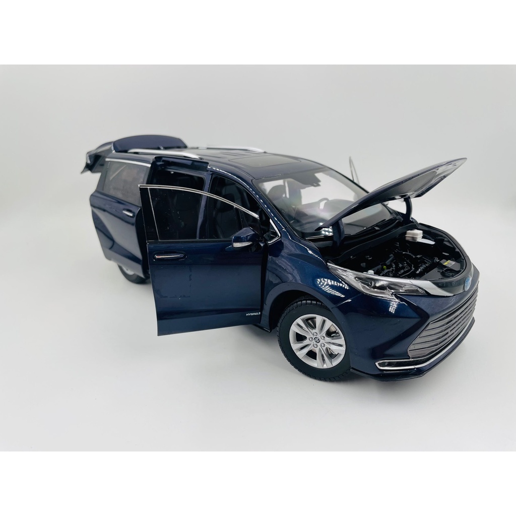 Mô hình xe MPV Toyota Sienna tỉ lệ 1:18