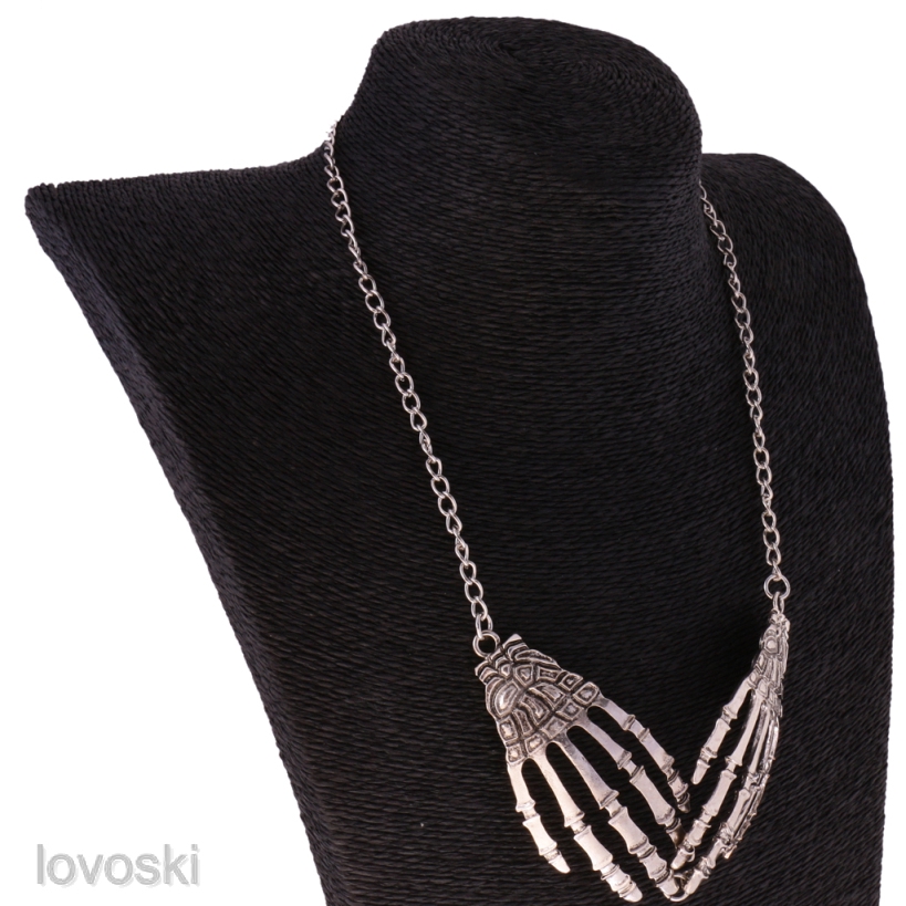Dây chuyền choker hình xương bàn tay phong cách gothic