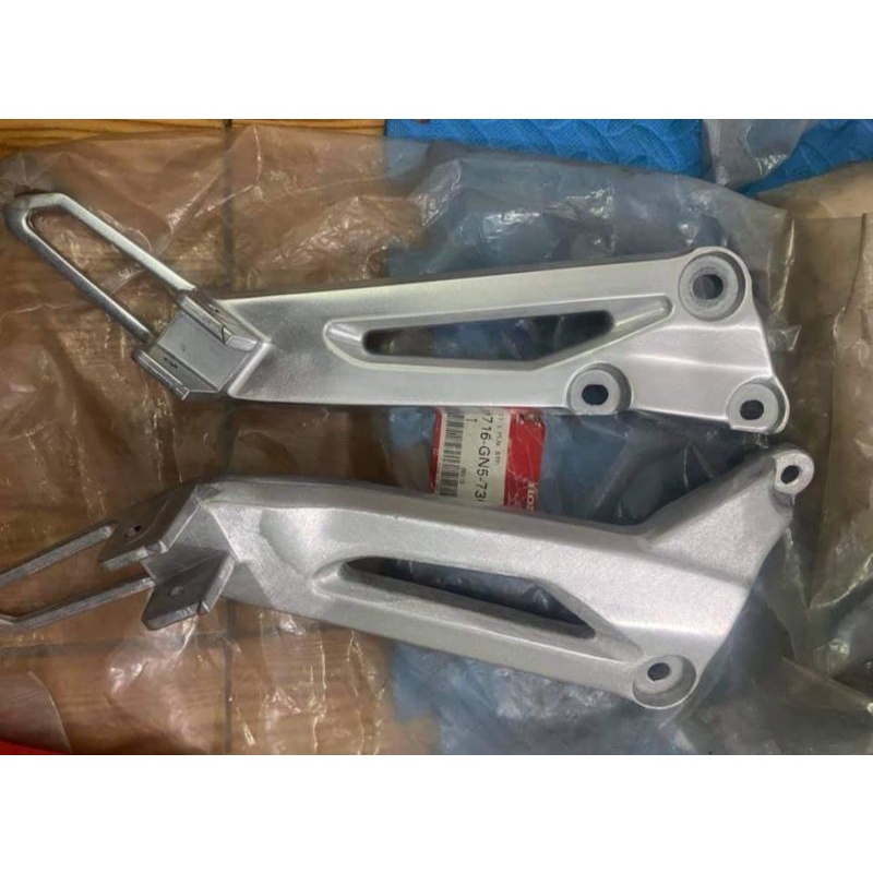 Cặp đùi pass nhôm gác chân sau xe DREAM lùn zin Honda