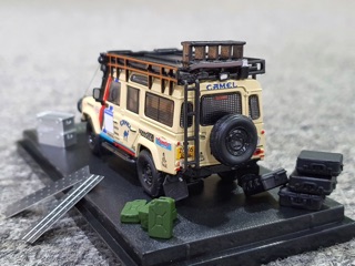 Xe Mô Hình Land Rover Defender 110 1:64 Master ( Kem )
