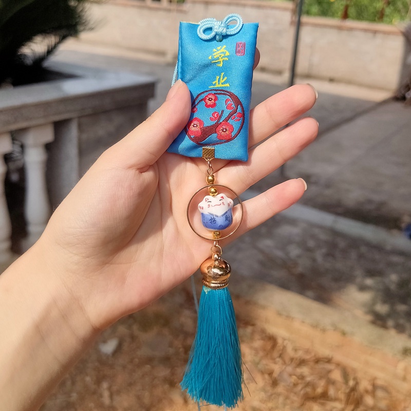 (Hàng Sẳn TP.HCM) Khánh treo xe ôtô phong thủy hình con Mèo thần tài. Túi Cẩm Nang hút lộc.Túi Cẩm Nang Phong Thủy.