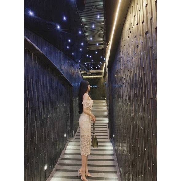 Váy ren xuất sắc