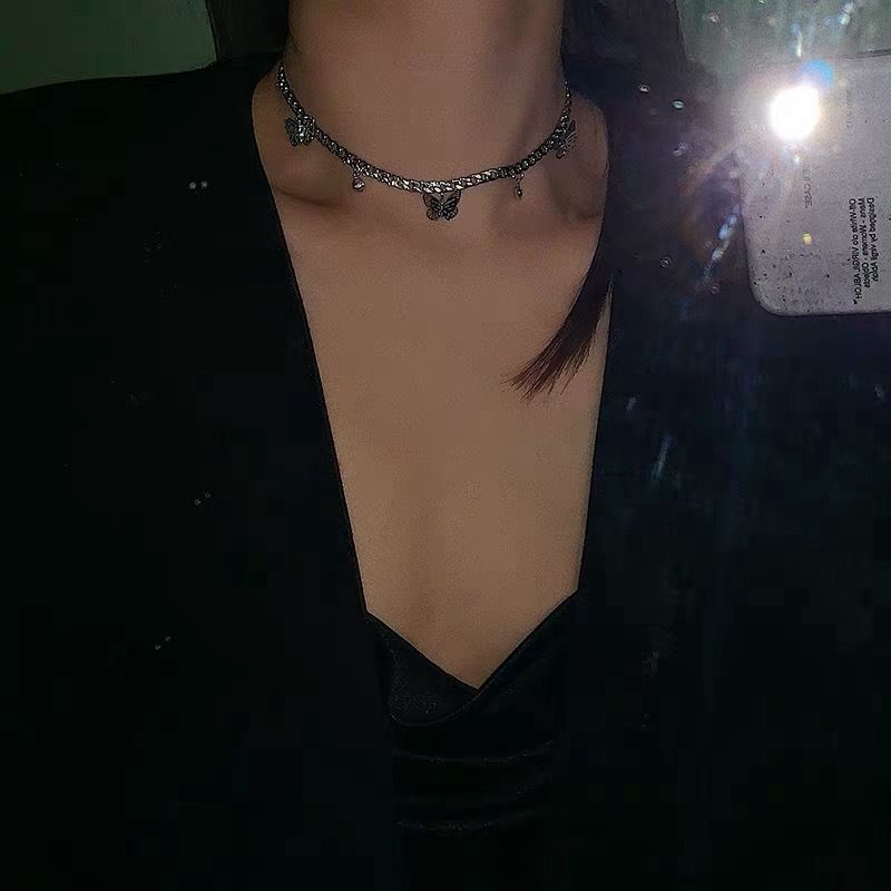 Vòng cổ choker hình bướm phong cách cá tính
