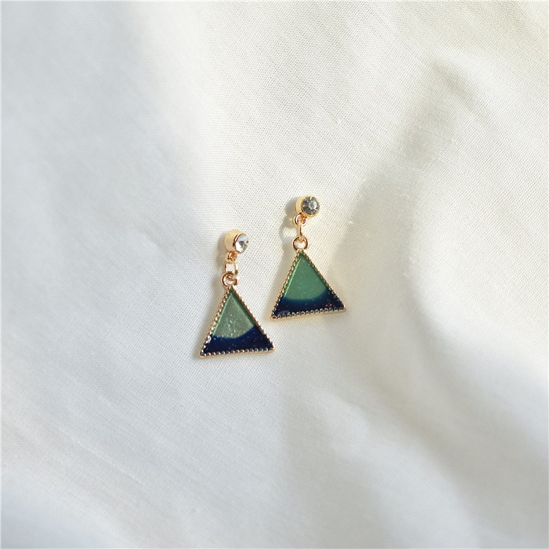 Hoa tai biển xanh hình tam giác