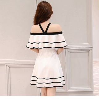 Đầm xòe trễ vai cổ bèo