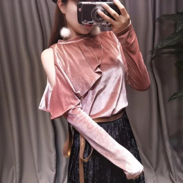 Áo nhung hở vai