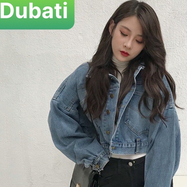 ÁO KHOÁC JEAN NỮ XẺ LƯNG KHUY SAU PHỐI TÚI KIỂU DÁNG CROPTOP - DUBATI FASHION