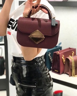 Pass túi charles and keith auth used vài lần