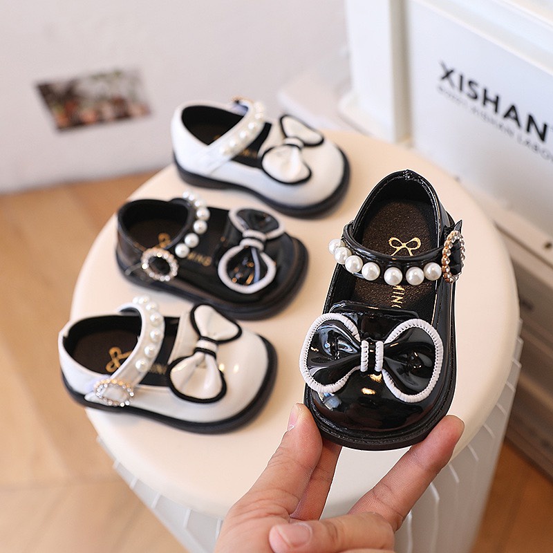 Giày Búp Bê Da Bóng Quai Đính Ngọc Khóa Đá Cho Bé Gái 2-4 Tuổi K176