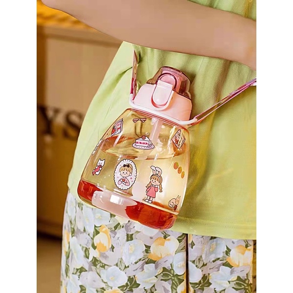 Bình Đựng Nước Uống Có Ống Hút Bằng Nhựa 1100ml  Kèm Dây và sticker