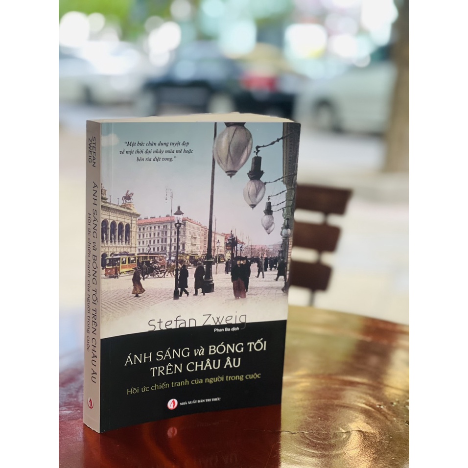Sách - Ánh sáng và bóng tối trên châu Âu - Stefan Zweig - Nhà xuất bản Tri Thức (Bình Book)