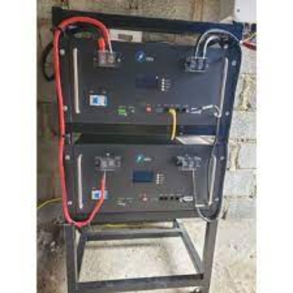 PIN LITHIUM UFO 4,8KWH 48V 100AH GẮN TỦ - MÀU ĐEN, CÓ MÀN HÌNH