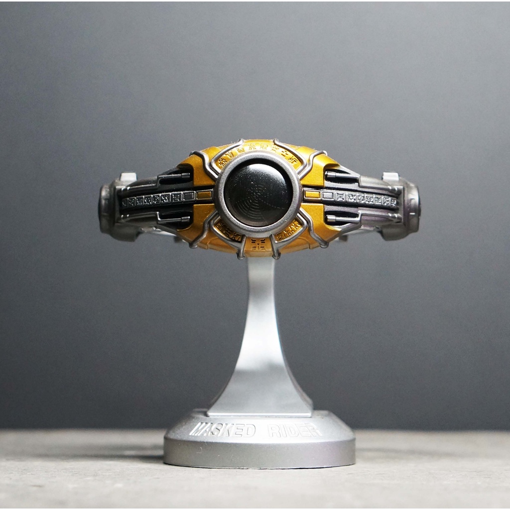 1 / 6 Bandai Kamen Rider Kuuga Ultimate Belt tribute vol. 3 Kiến Đỏ Phần 3 Mặt nạ