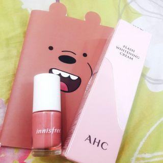 Combo mua sale kem dưỡng trắng da AHC và sơn móng Innisfree