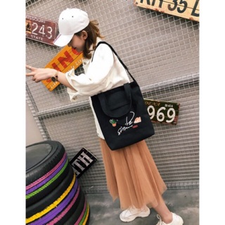 Tote Smile và cây xương rồng