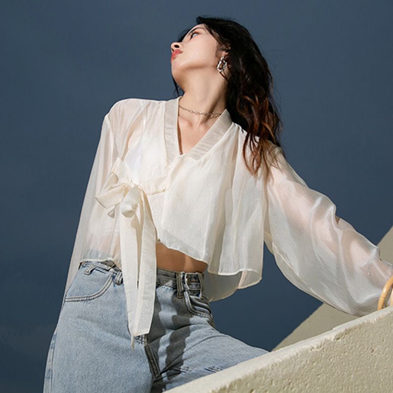 Áo khoác ngoài voan mỏng đi biển thắt nơ hanbok cách tân