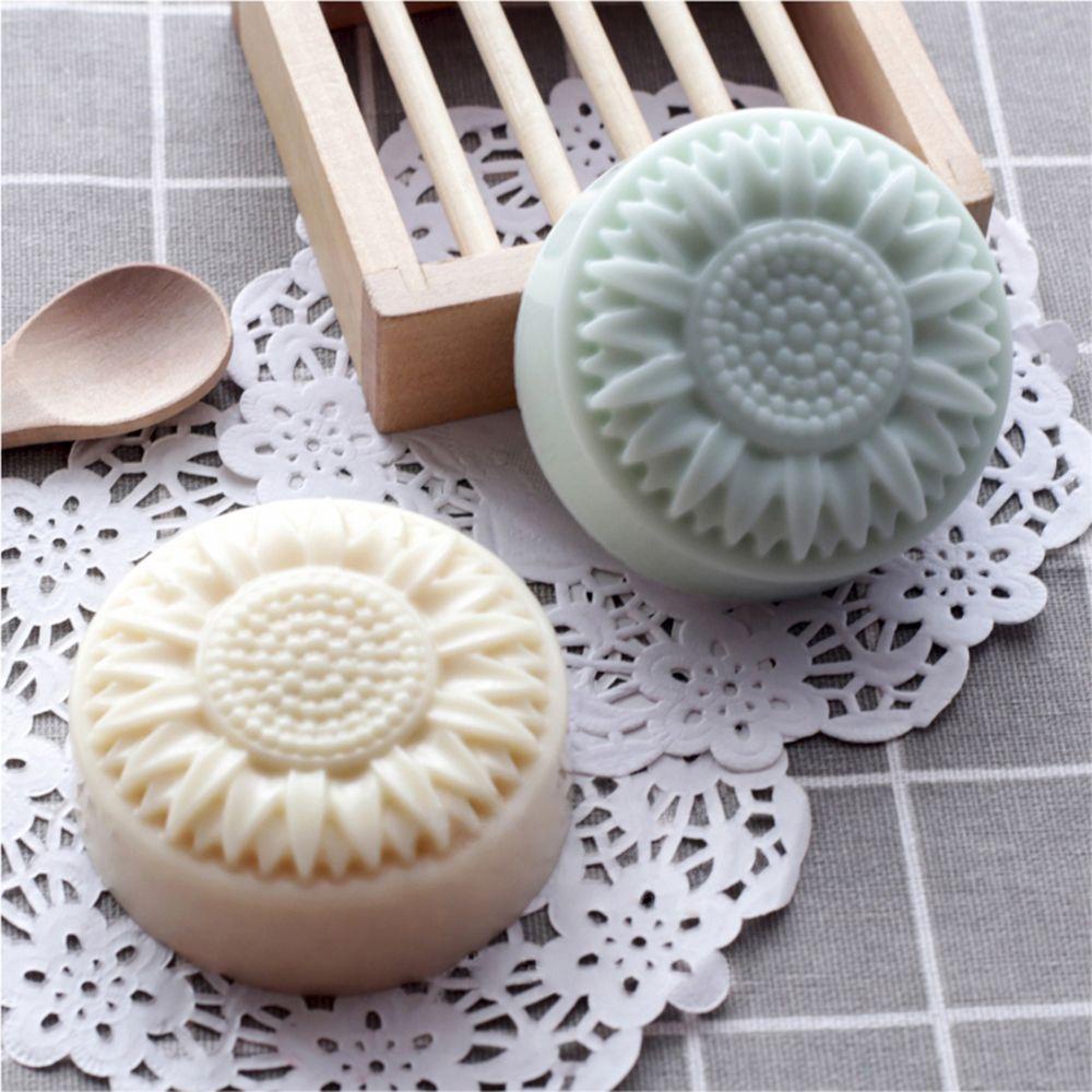 Khuôn Silicone Làm Xà Phòng 6 Ngăn Hình Bàn Chân Em Bé Đa Năng