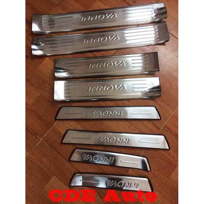 Nẹp bước chân Inox trong + ngoài xe Toyota Innova 2017,2018,2019,2021