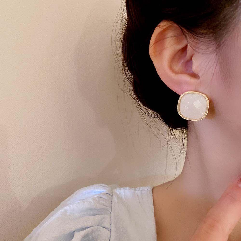 Khuyên Tai Hình Vuông Bằng Nhựa Resin Tinh Tế Cá Tính Cho Nữ