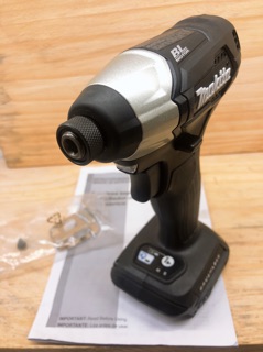 Máy bắn vít Makita Xdt15 ( thân máy )