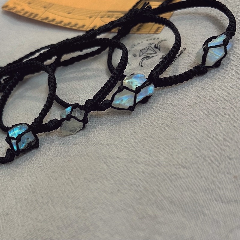 Vòng tay đá thô Moonstone  handmade đan dây macrame