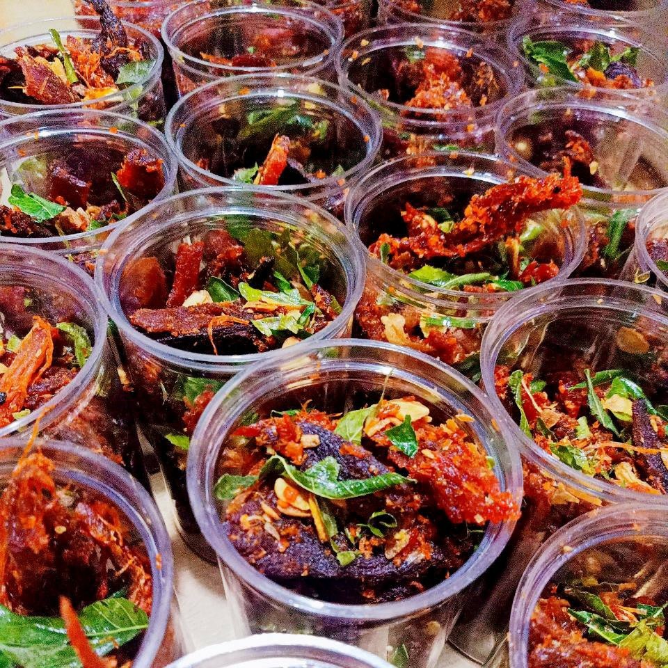 hủ PET-300gr bò đập vụn lá chanh