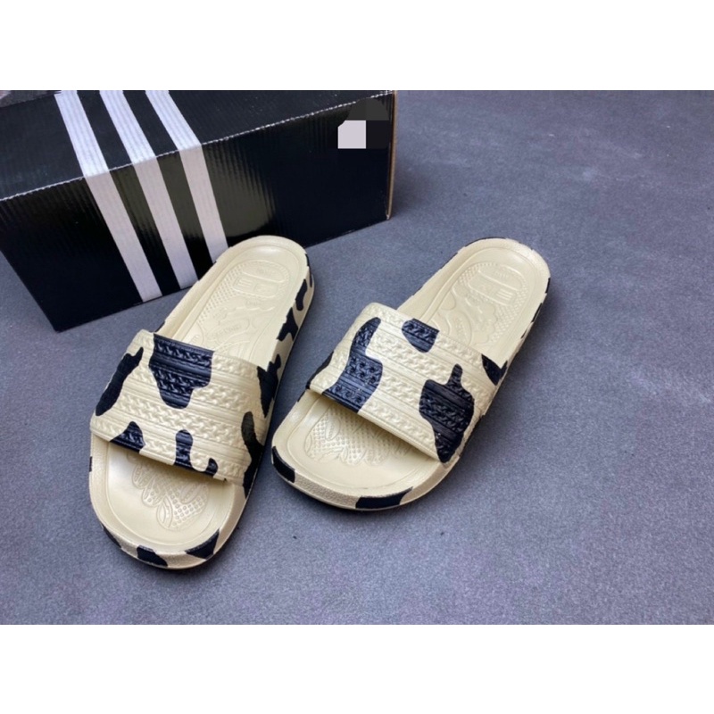 Dép Quai Ngang Đúc Nguyên Khối  Hoạ Tiết Con Bò Sữa