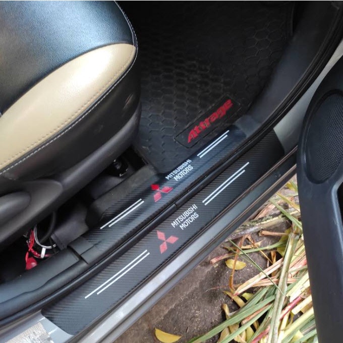 Nẹp carbon dán chống trầy xước viền bậc cửa, bậc cốp xe Mitsubishi Xpander, Outlander, Attrage, Mirage, Pajero...