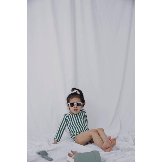 Moana Swimsuit 22 Macro & Micro