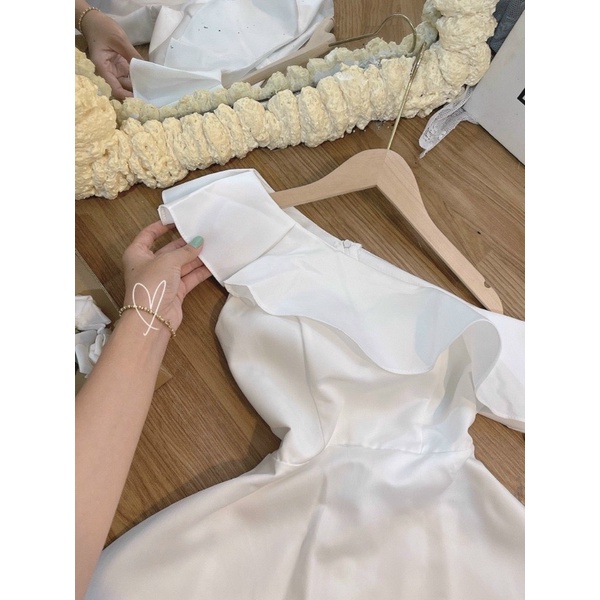 ĐẦM MIDI TRẮNG LỆCH VAI BÈO