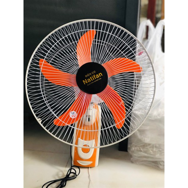 Quạt treo tường hang công ty