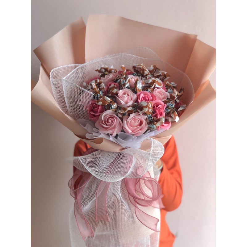 Bó hoa kẹo mút milkita phối hoa hồng sáp (Quà tặng) - Tặng thiệp