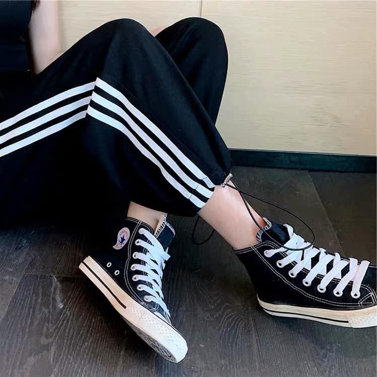 Quần Jogger Nam Nữ Thể Thao 3 Sọc Form Ống Rộng Để Suông Hoặc Rút Dây Bo Gấu Vải Mịn Mềm Mát SuzaHouse