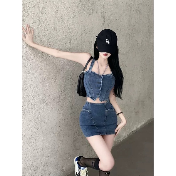 Set áo hai dây croptop+ chân váy denim cạp cao buộc dây sau