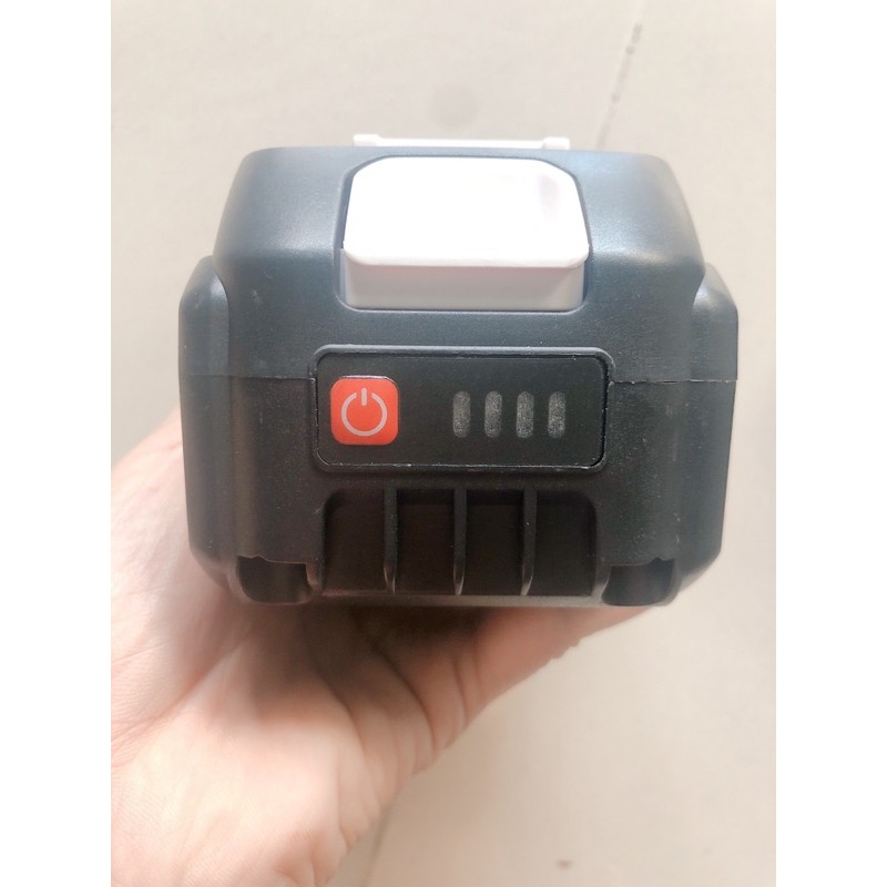 Pin makita 18v 5A có leb báo pin.pin đóng mới