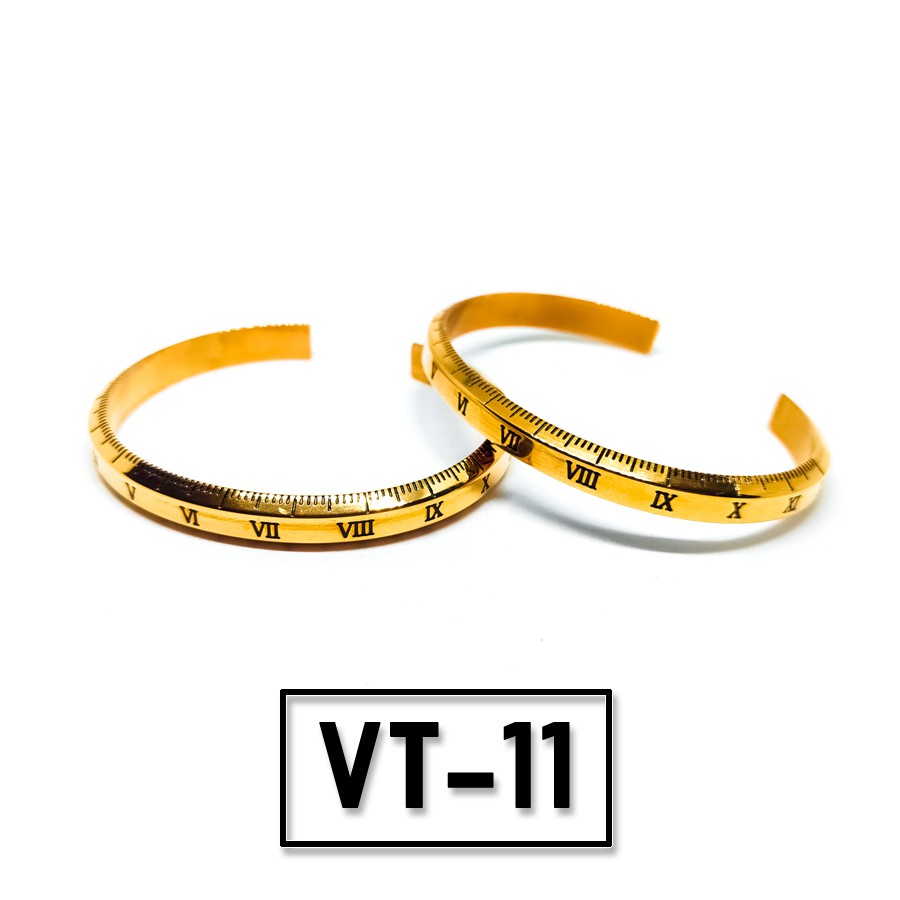 Vòng tay TITAN dạng cuff hoạ tiết số la mã vàng - VT-11
