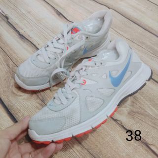 Giày yến yến