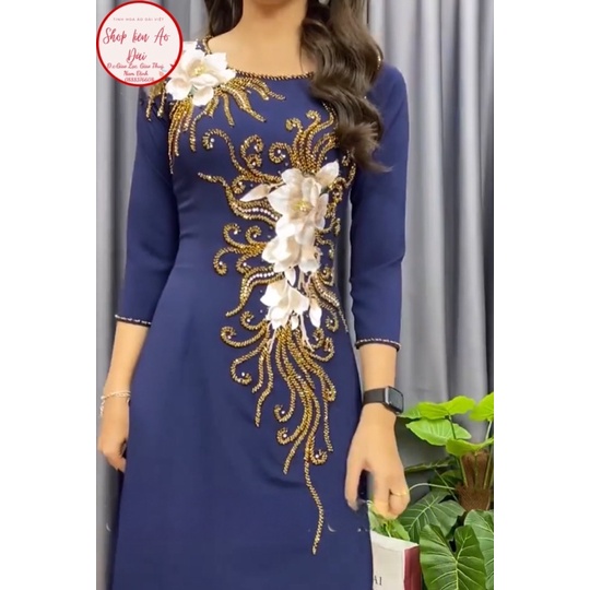 Áo dài mẹ cao cấp đính kết ren và đính pha lê, áo dài tặng mẹ cổ tròn tay lỡ sang trọng