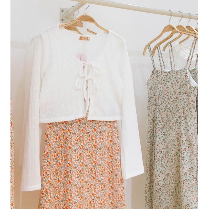 Chân váy hoa nhí cam xẻ tà Meadow Skirt đáng yêu ❤ | BigBuy360 - bigbuy360.vn