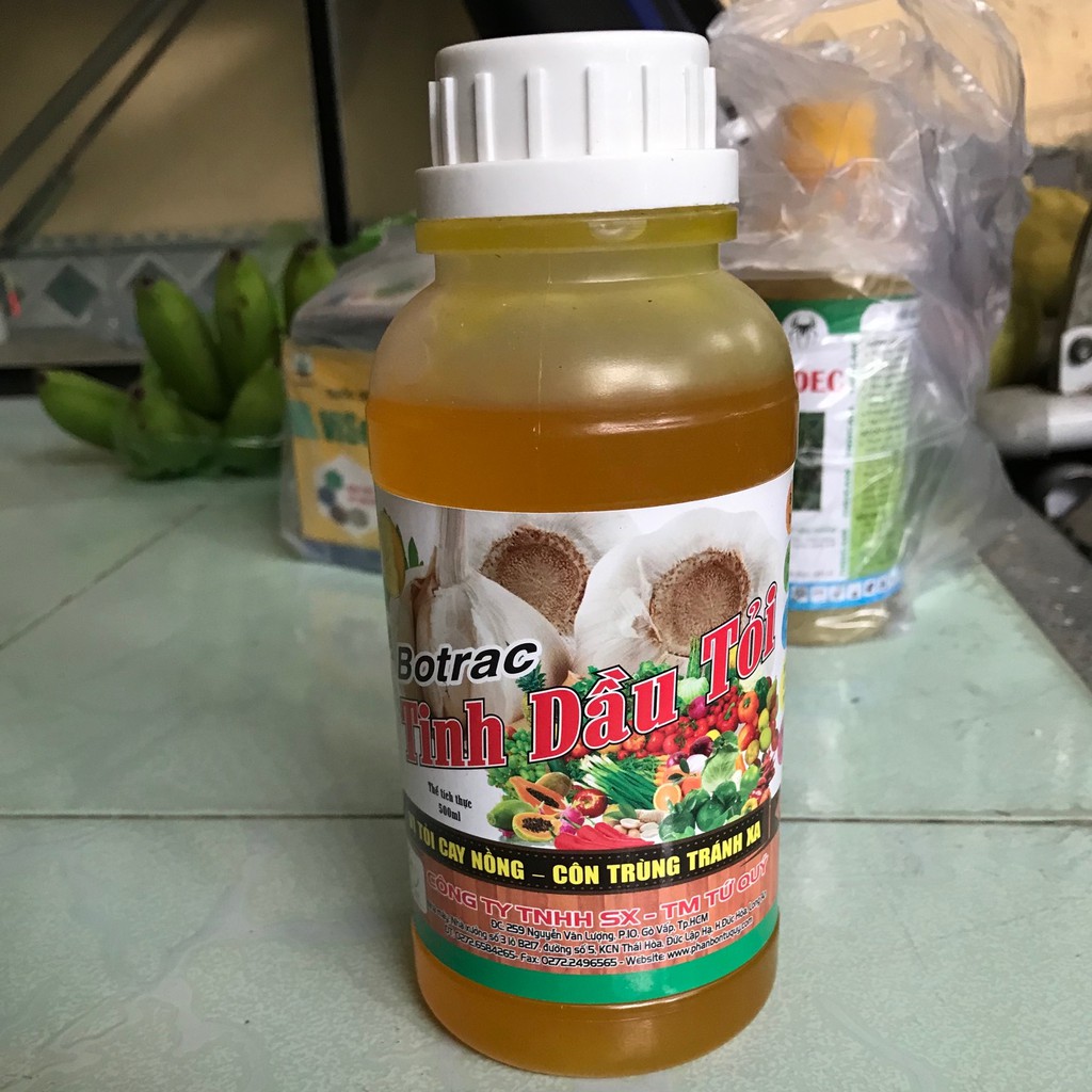 Phân Bón Lá  Bo Trắc Tinh Dầu Tỏi Chống Rụng Hoa Rụng Trái  Xua Đuổi Côn Trùng chai 500ml.