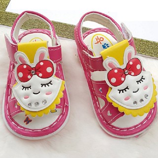 sandal tập đi gắn còi chit chít cho bé