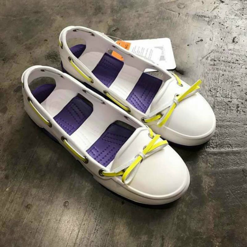 Giày nhựa nữ mẫu đang hot