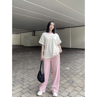 BIBOO - Áo thun cổ tròn tay ngắn in chữ INTROVERT phối bo cổ màu hồng