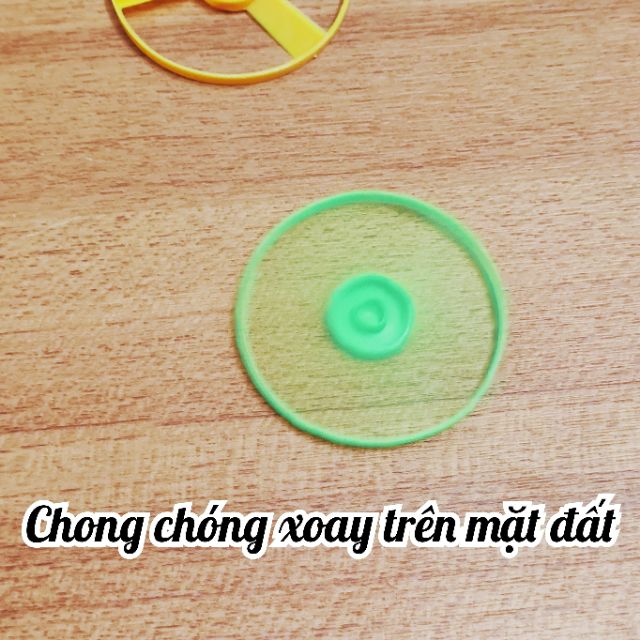 Đồ chơi chong chóng xoay bay trên trời hoặc xoay dưới đất