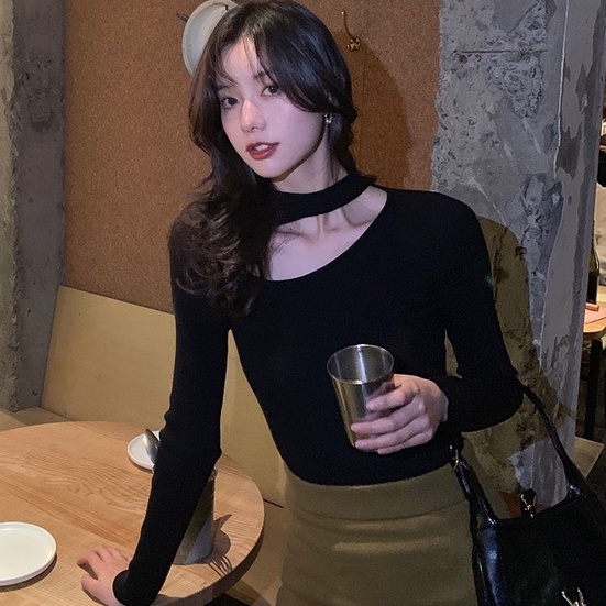 Áo Dệt Kim Tay Dài Khoét Lỗ Màu Đen